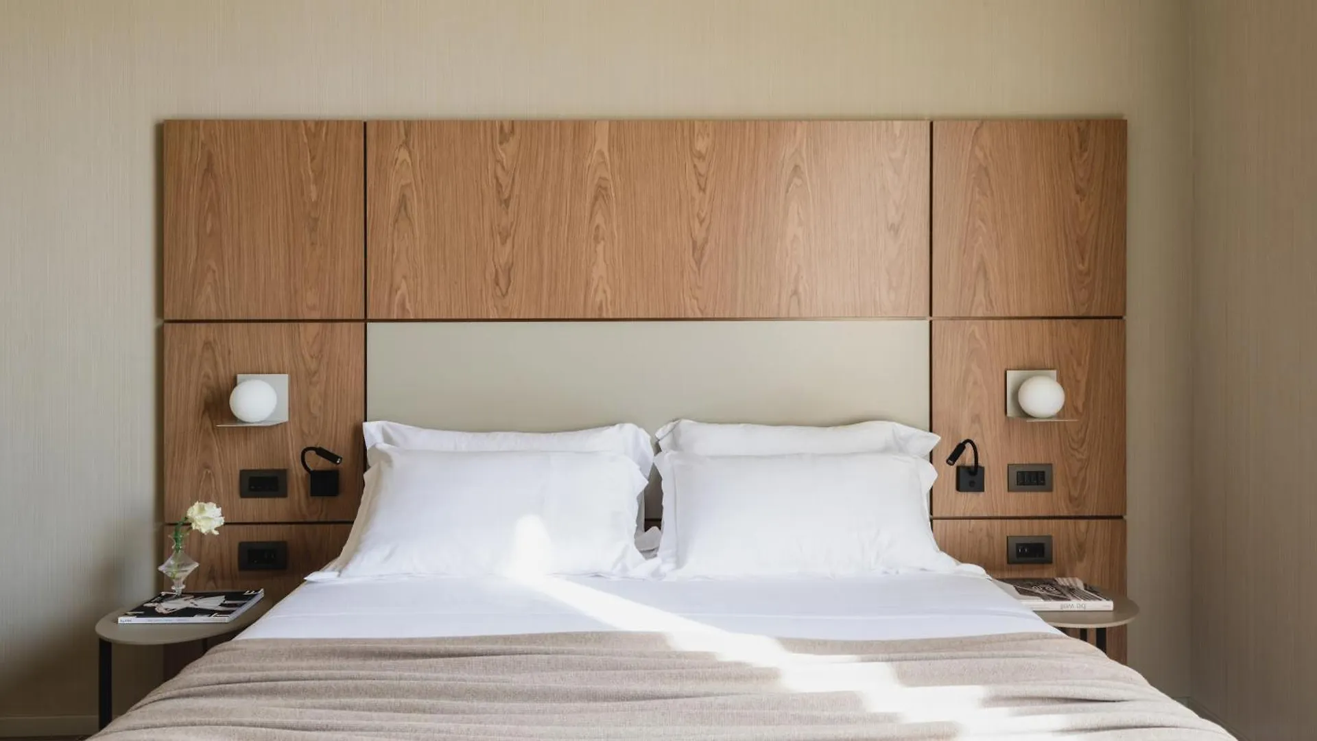 Hotel Cristoforo Colombo Милан 4*,  Италия